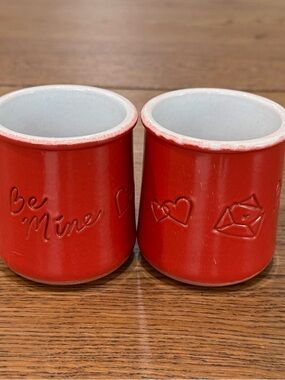 Set of 2 La Fermiere Yogurt Pots – Rare Valentine “Be Mine” Edition